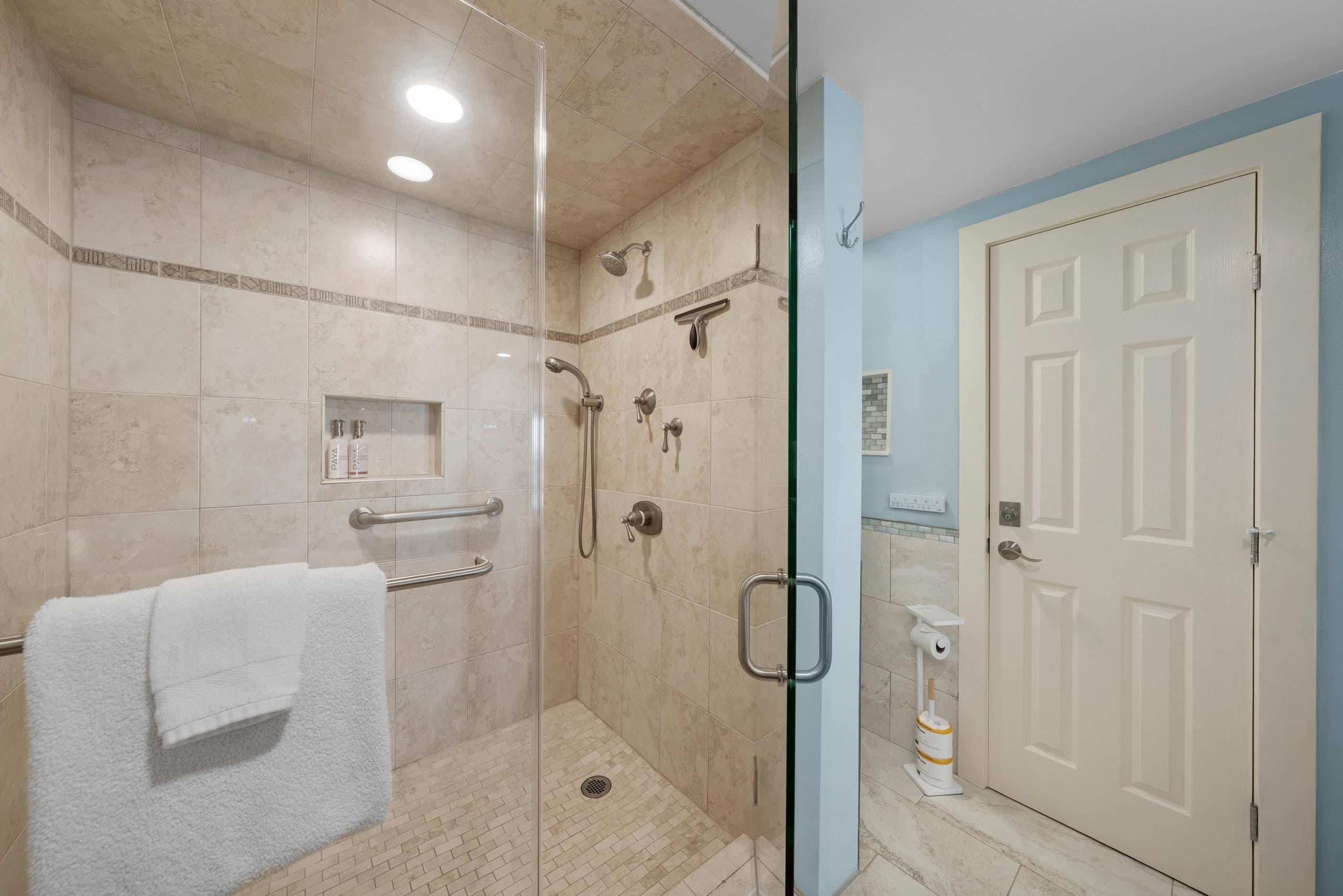 Condo in Kailua-Kona · ★4.83 · 2 bedrooms · 2 beds · 2 baths - Image 23