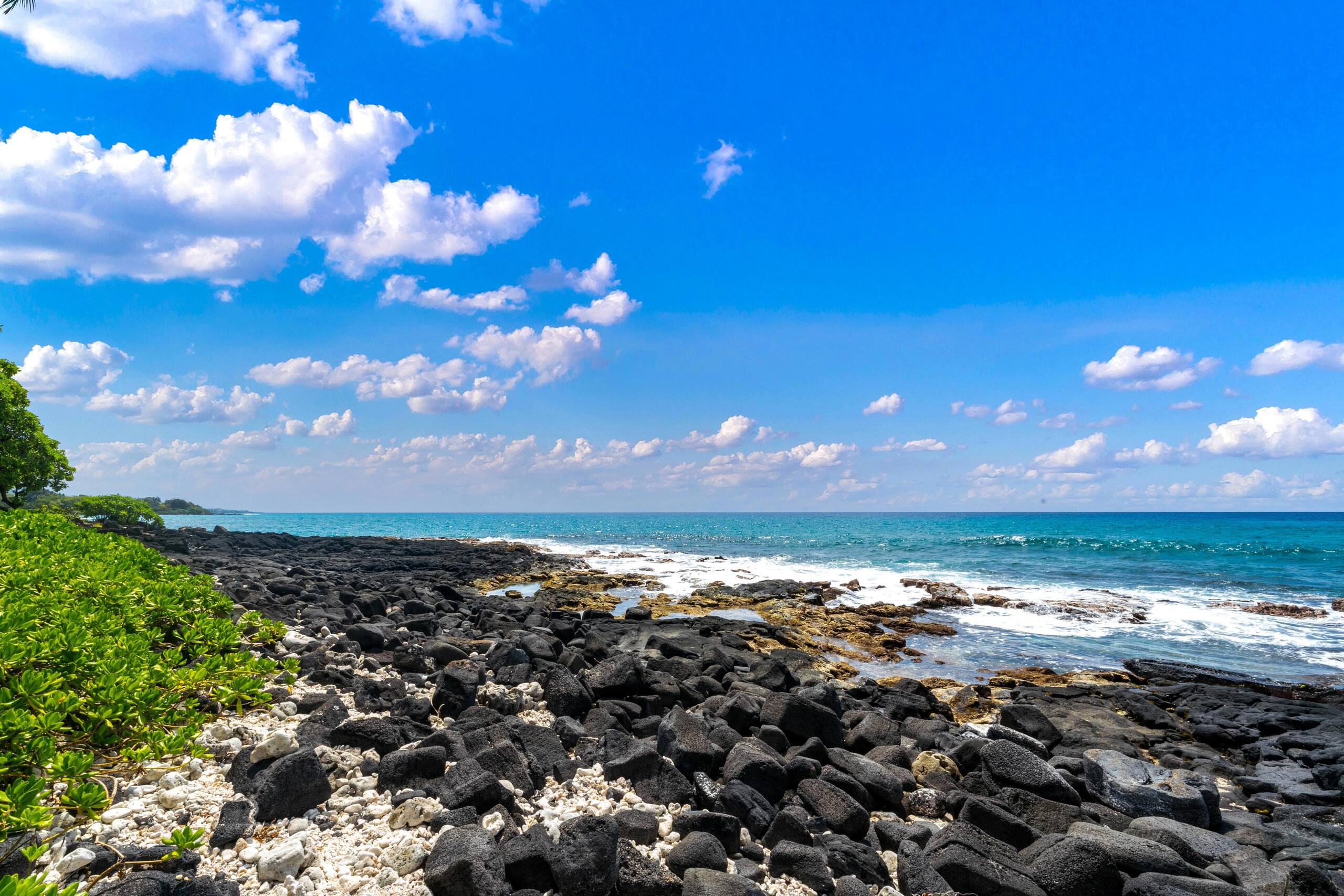 Condo in Kailua-Kona · ★4.83 · 2 bedrooms · 2 beds · 2 baths - Image 43
