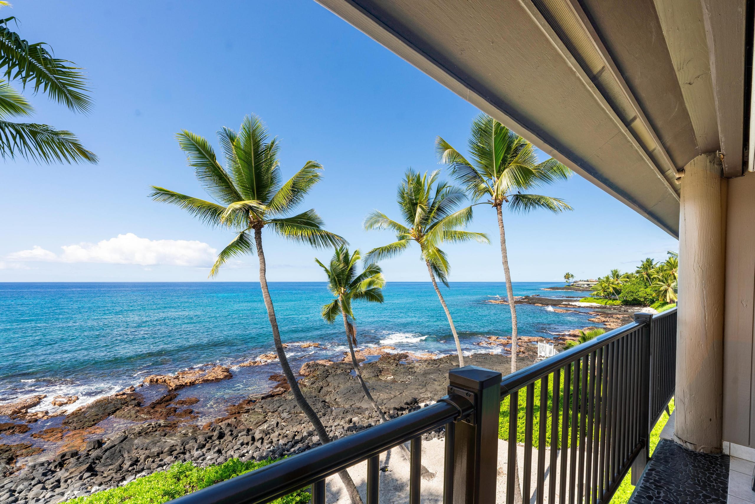 Condo in Kailua-Kona · ★4.83 · 2 bedrooms · 2 beds · 2 baths - Image 3