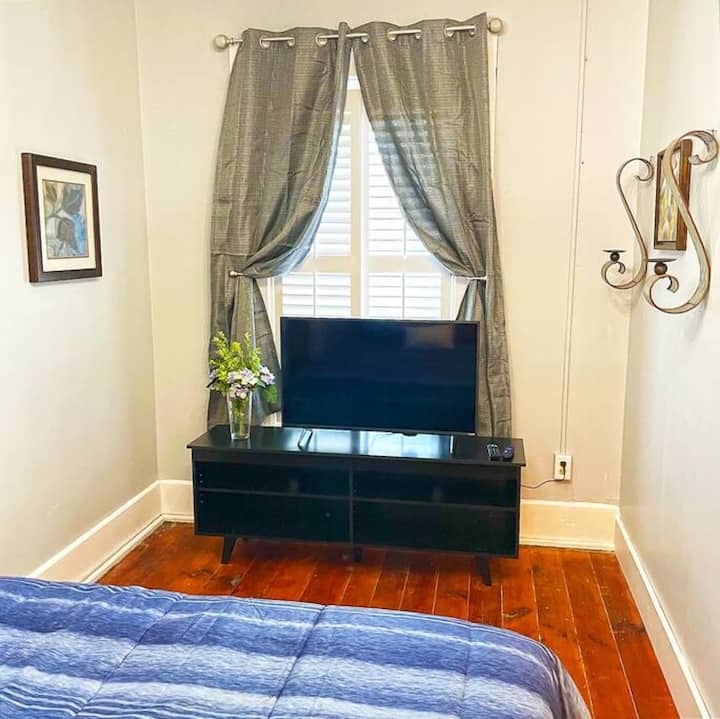 Bedroom 3 with queen bed and 40in TV, equipped with Roku.