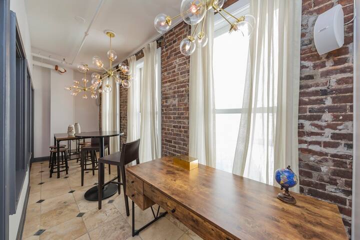 2 Lofts on Broadway Strip gallery image 4