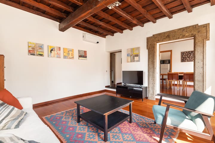Farnese Elegant Apartment by Romeloft