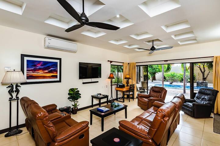 Private Pool Villa 15 min walk to Flamingo Beach