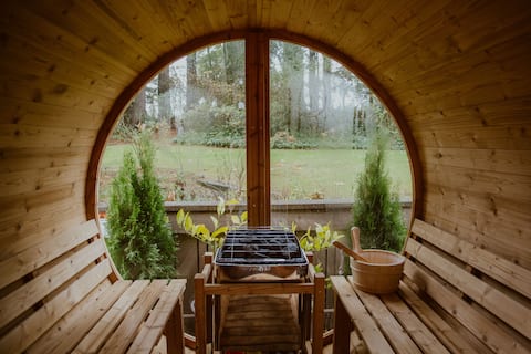 Mid Century Retreat With Barrel Sauna!