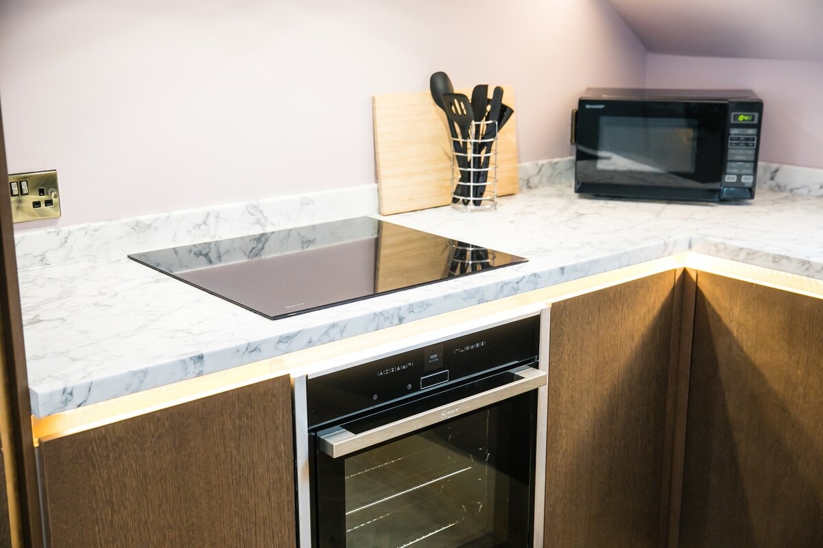 Popular Airbnb listing: Award Winning 5* Stay for Groups and Familes in King Sterndale