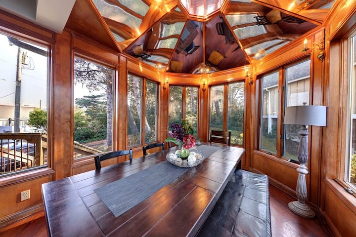 Seaside Manor-The Heart of Seaside - Houses for Rent in Seaside 