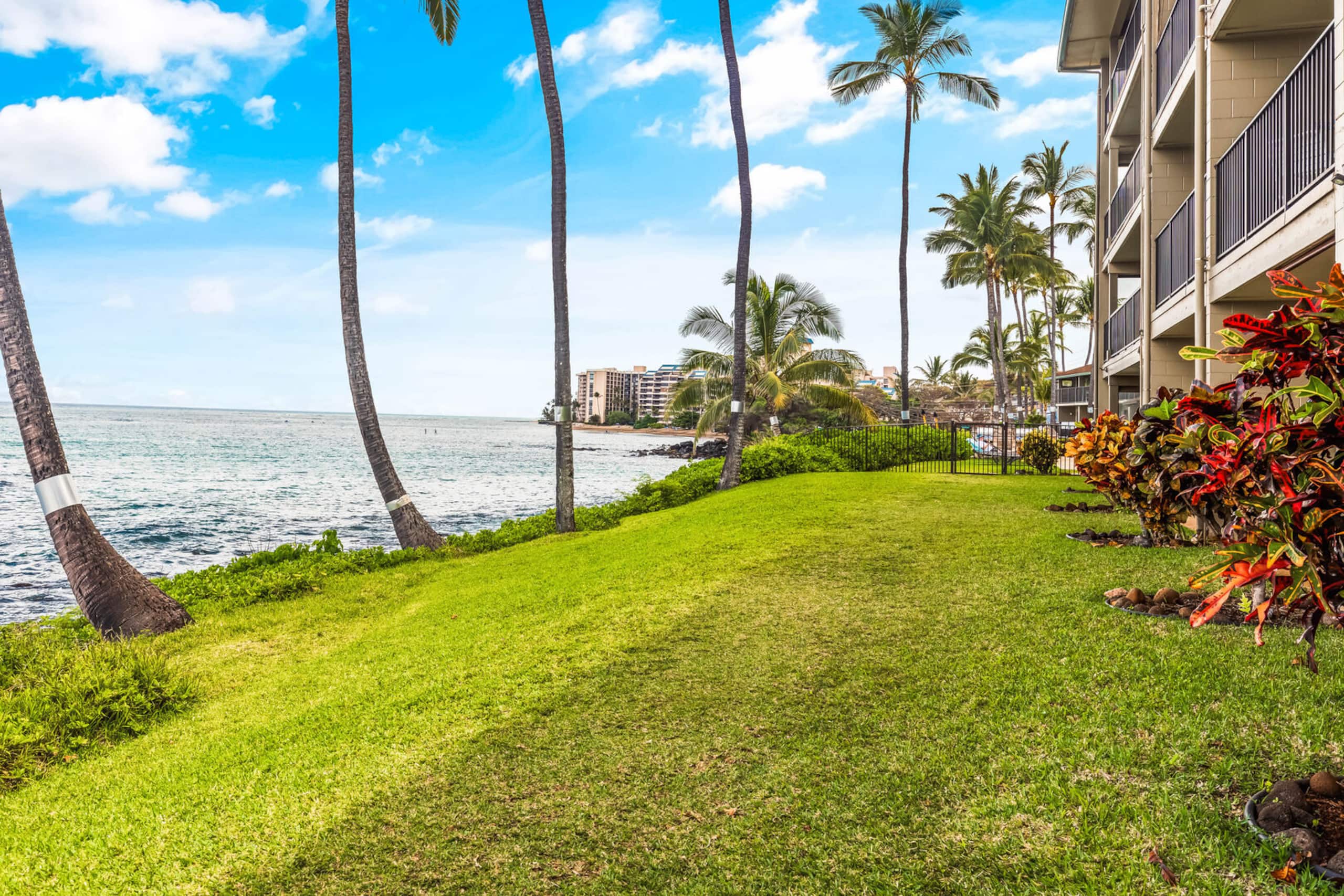 Condo in Lahaina · ★4.83 · 1 bedroom · 2 beds · 1 bath - Image 8