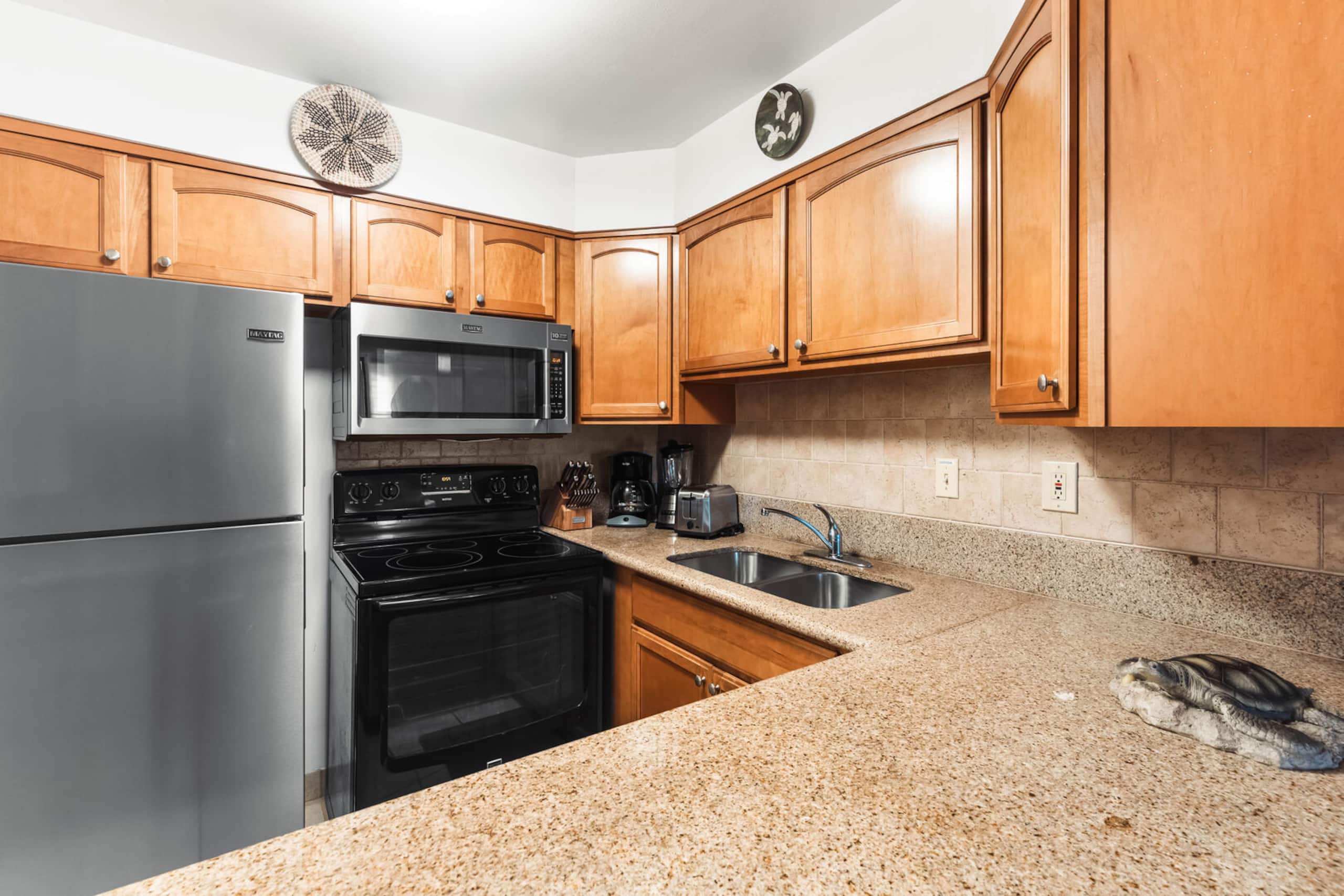 Condo in Lahaina · ★4.83 · 1 bedroom · 2 beds · 1 bath - Image 16