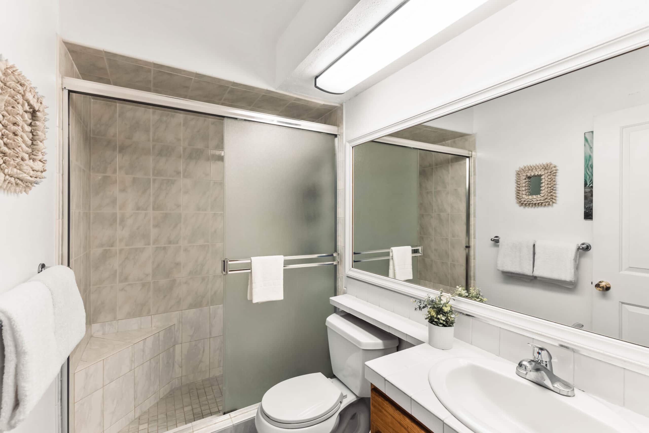 Condo in Lahaina · ★4.83 · 1 bedroom · 2 beds · 1 bath - Image 6