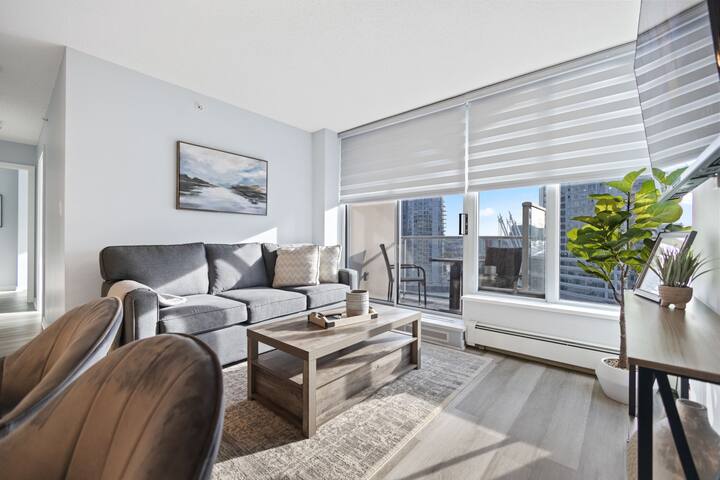 Two Bed Apartment w/ Pool by Roger’s Arena