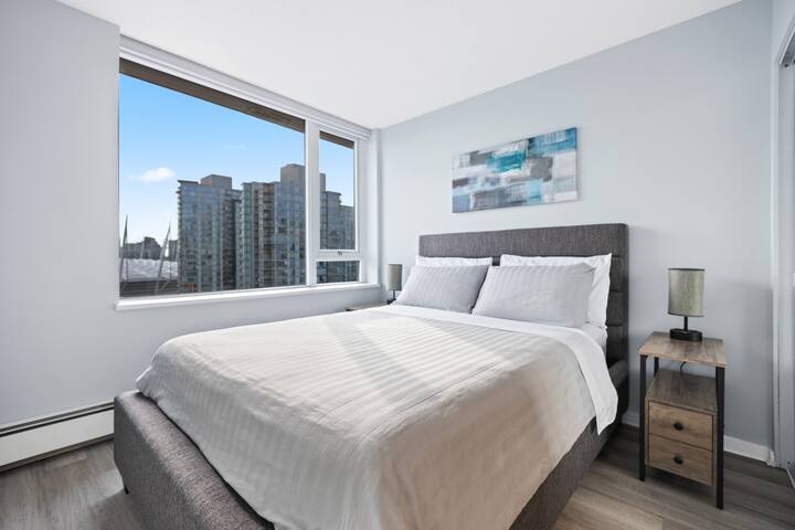 Two Bed Apartment w/ Pool by Roger’s Arena gallery image 4