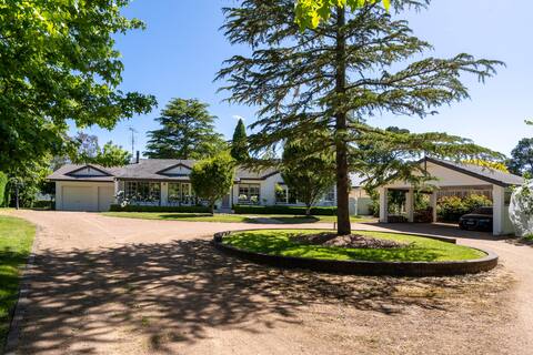Lauretana House & Cottage  - Homestead in Bowral!