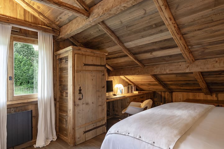 Exceptional chalet facing Mont Blanc for 10 people