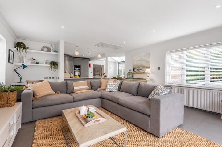 Luxury Coastal Home In West Wittering | Sleeps 10 - West Wittering