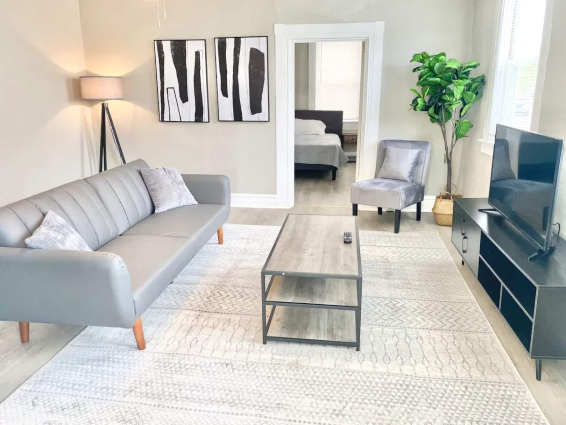 Cheerful 4-bed home that sleeps 8