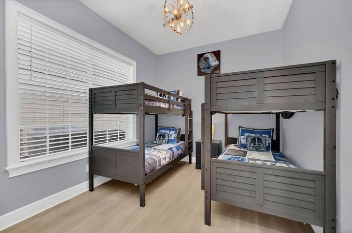 חדר השינה השני בקומה הראשונה מושלם לילדים