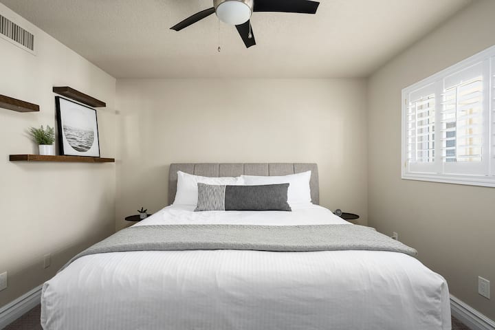 Საძინებელი ოთხი სველი წერტილით/ დიდი საწოლით