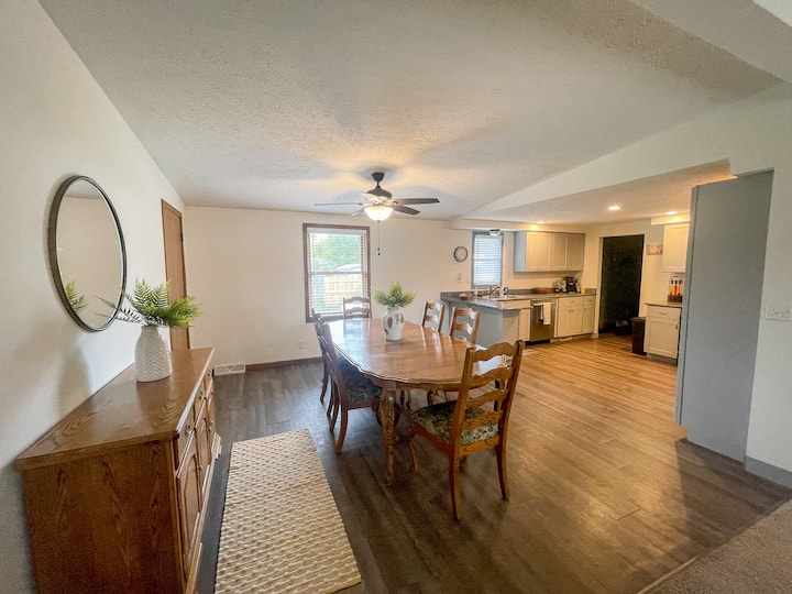 Spacious Family Getaway Cottage Houses for Rent in Huron, Ohio