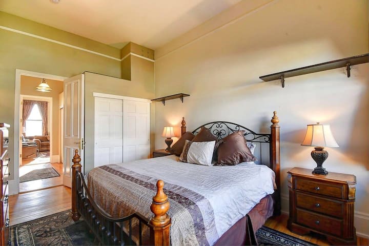 【Bedroom】Built-in closet and a door through to the rest of the loft