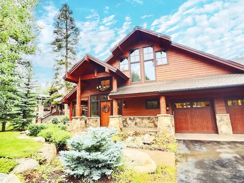 Twin Peaks Lodge, Views, Hot Tub, Golf, Ski, Log