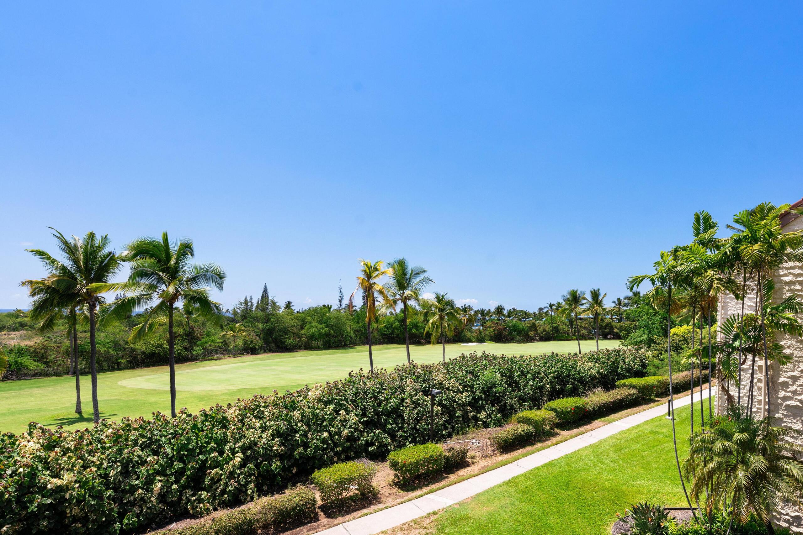 Condo in Kailua-Kona · ★4.41 · 3 bedrooms · 5 beds · 3 shared baths - Image 40