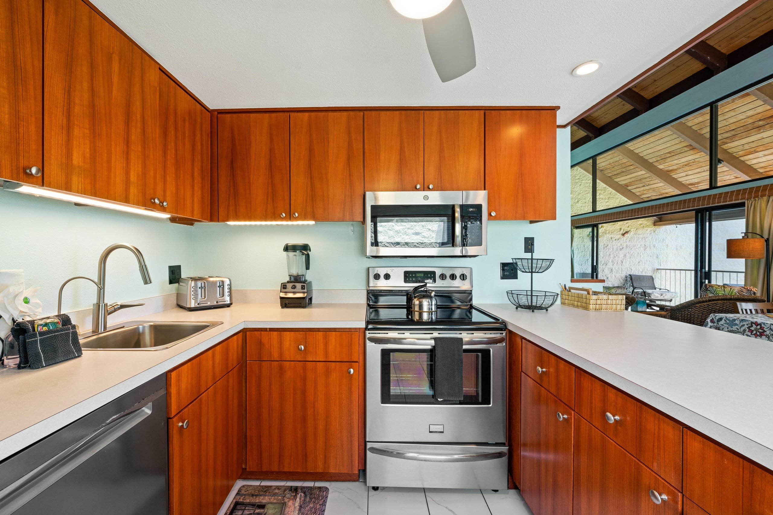 Condo in Kailua-Kona · ★4.41 · 3 bedrooms · 5 beds · 3 shared baths - Image 8