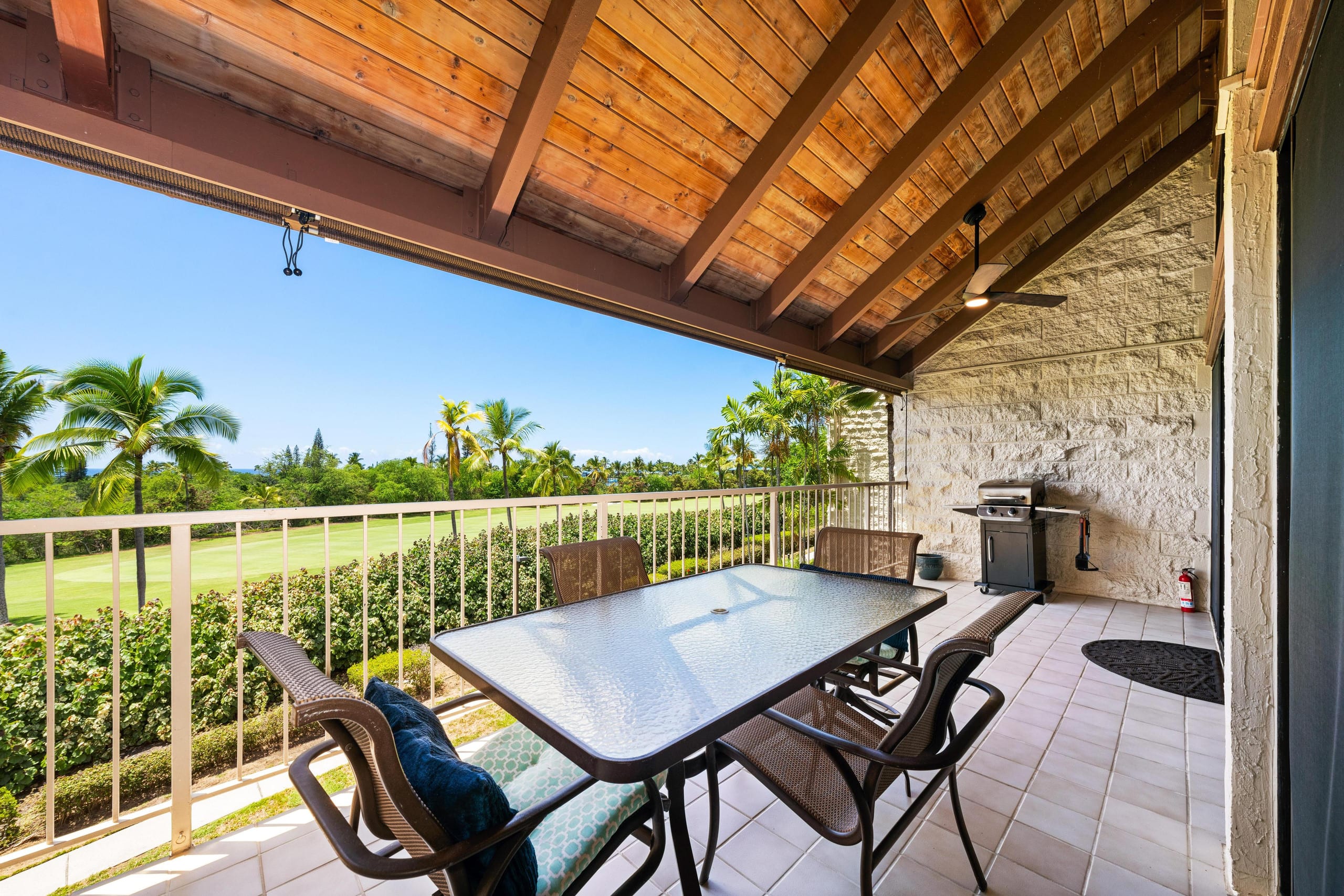 Condo in Kailua-Kona · ★4.41 · 3 bedrooms · 5 beds · 3 shared baths - Image 15