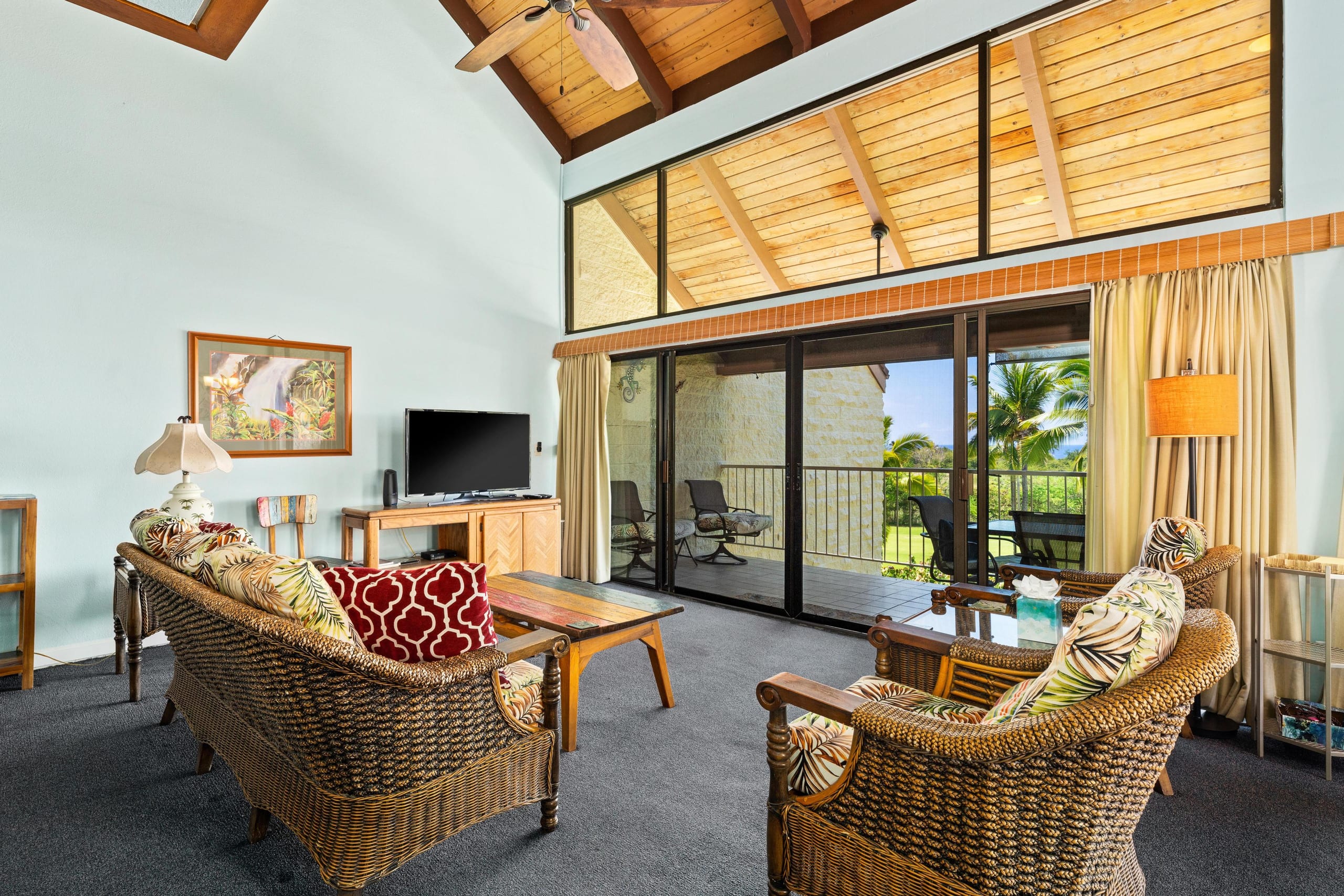 Condo in Kailua-Kona · ★4.41 · 3 bedrooms · 5 beds · 3 shared baths - Image 3