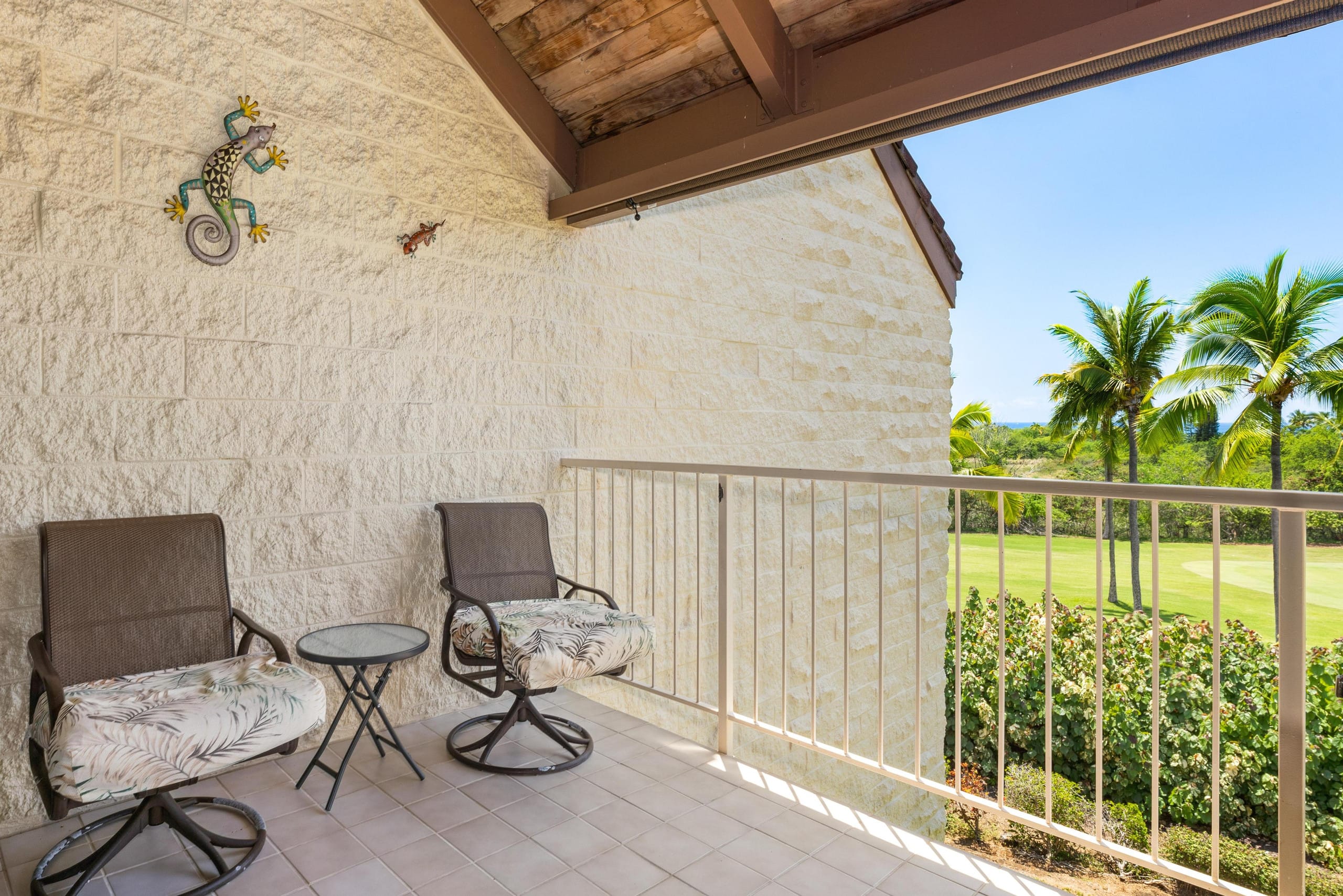 Condo in Kailua-Kona · ★4.41 · 3 bedrooms · 5 beds · 3 shared baths - Image 14