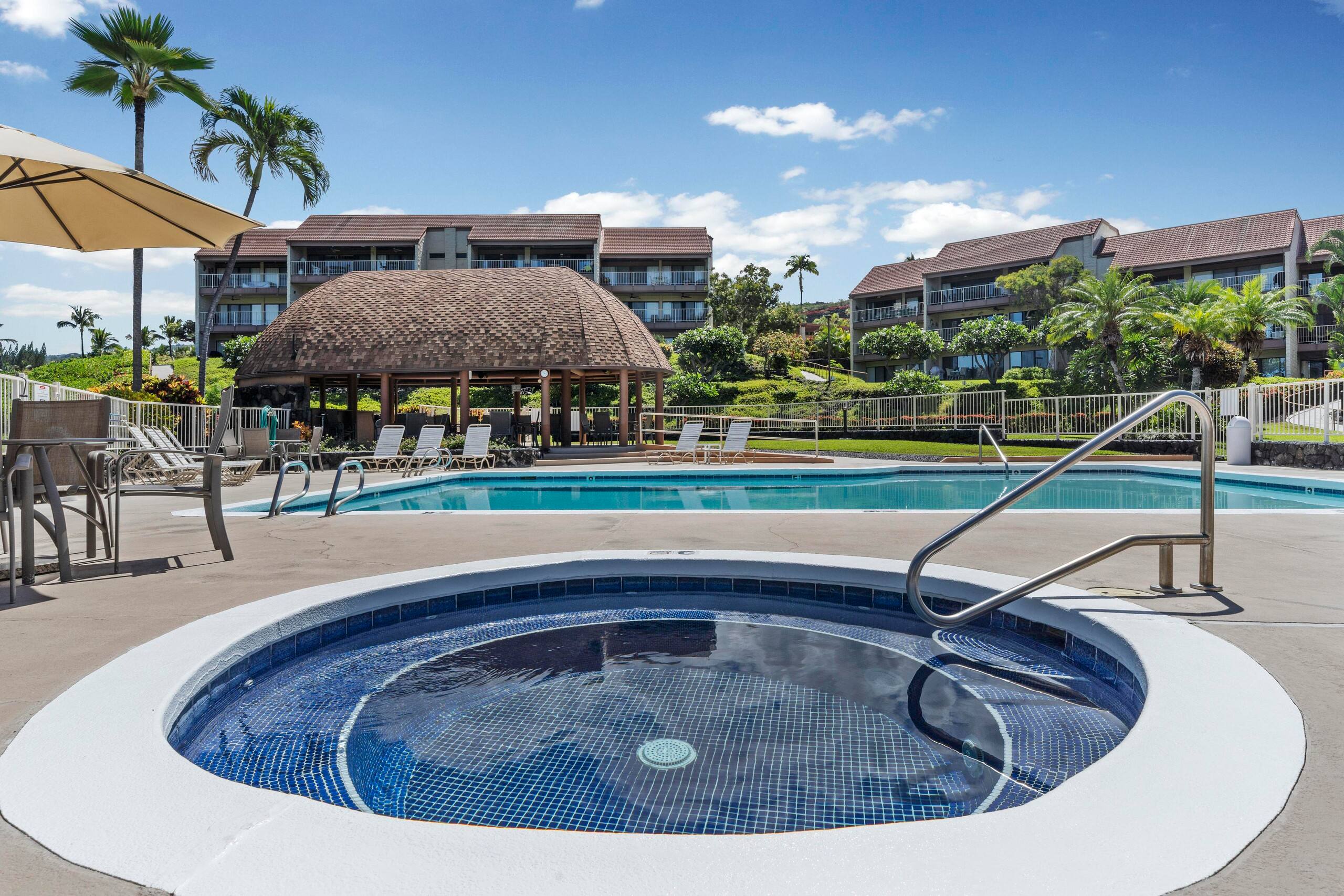 Condo in Kailua-Kona · ★4.41 · 3 bedrooms · 5 beds · 3 shared baths - Image 37