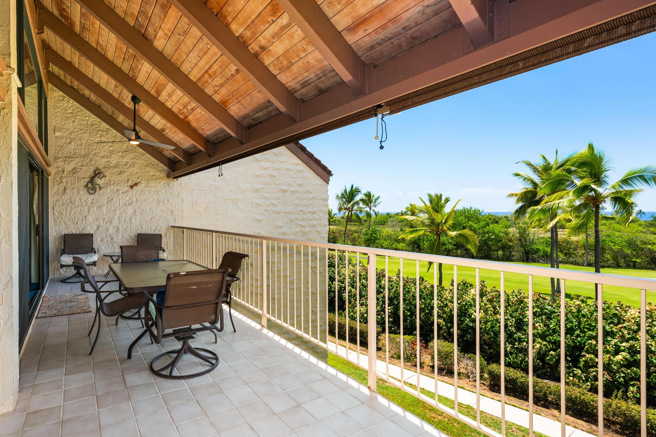 Condo in Kailua-Kona · ★4.41 · 3 bedrooms · 5 beds · 3 shared baths - Image 13