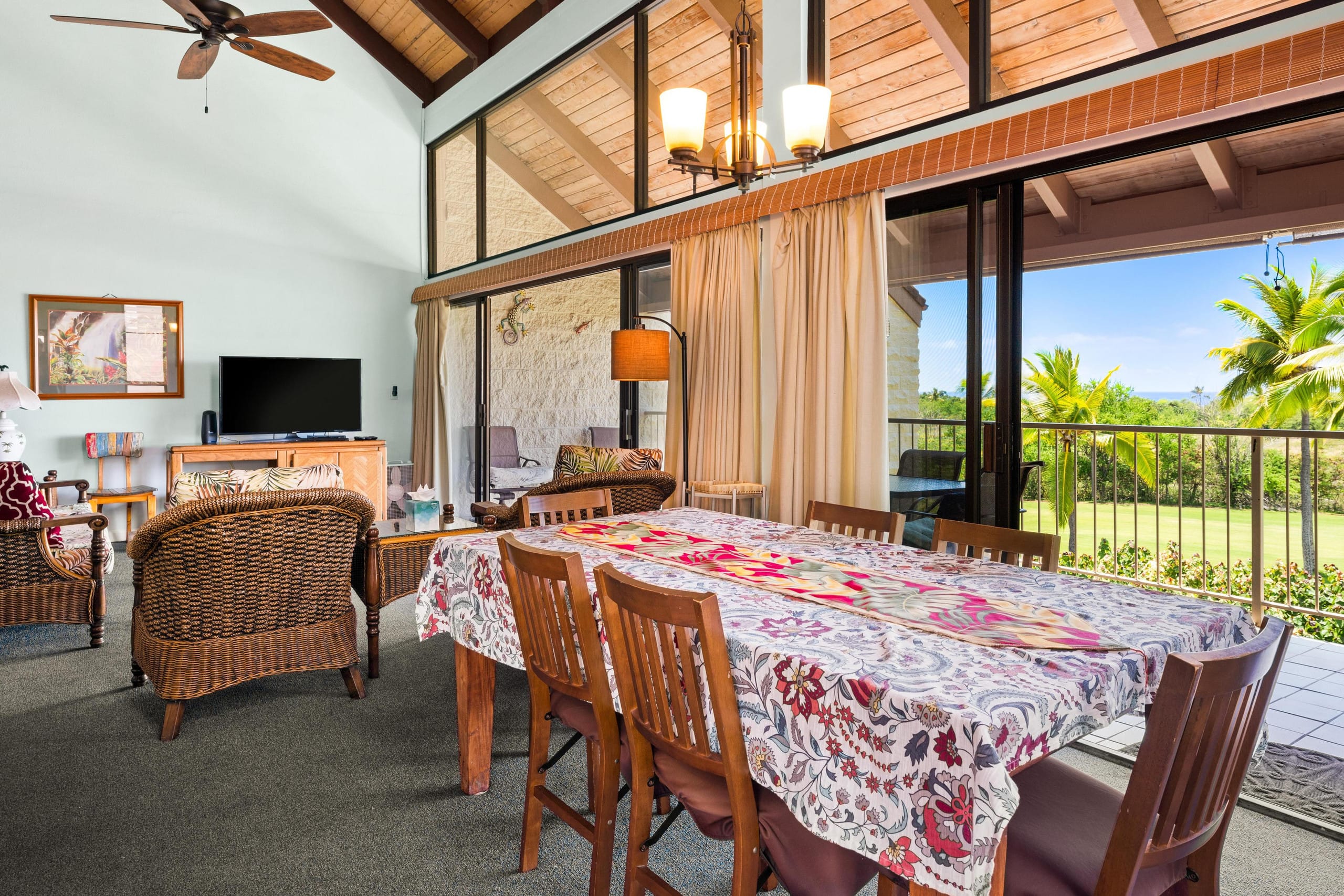 Condo in Kailua-Kona · ★4.41 · 3 bedrooms · 5 beds · 3 shared baths - Image 5