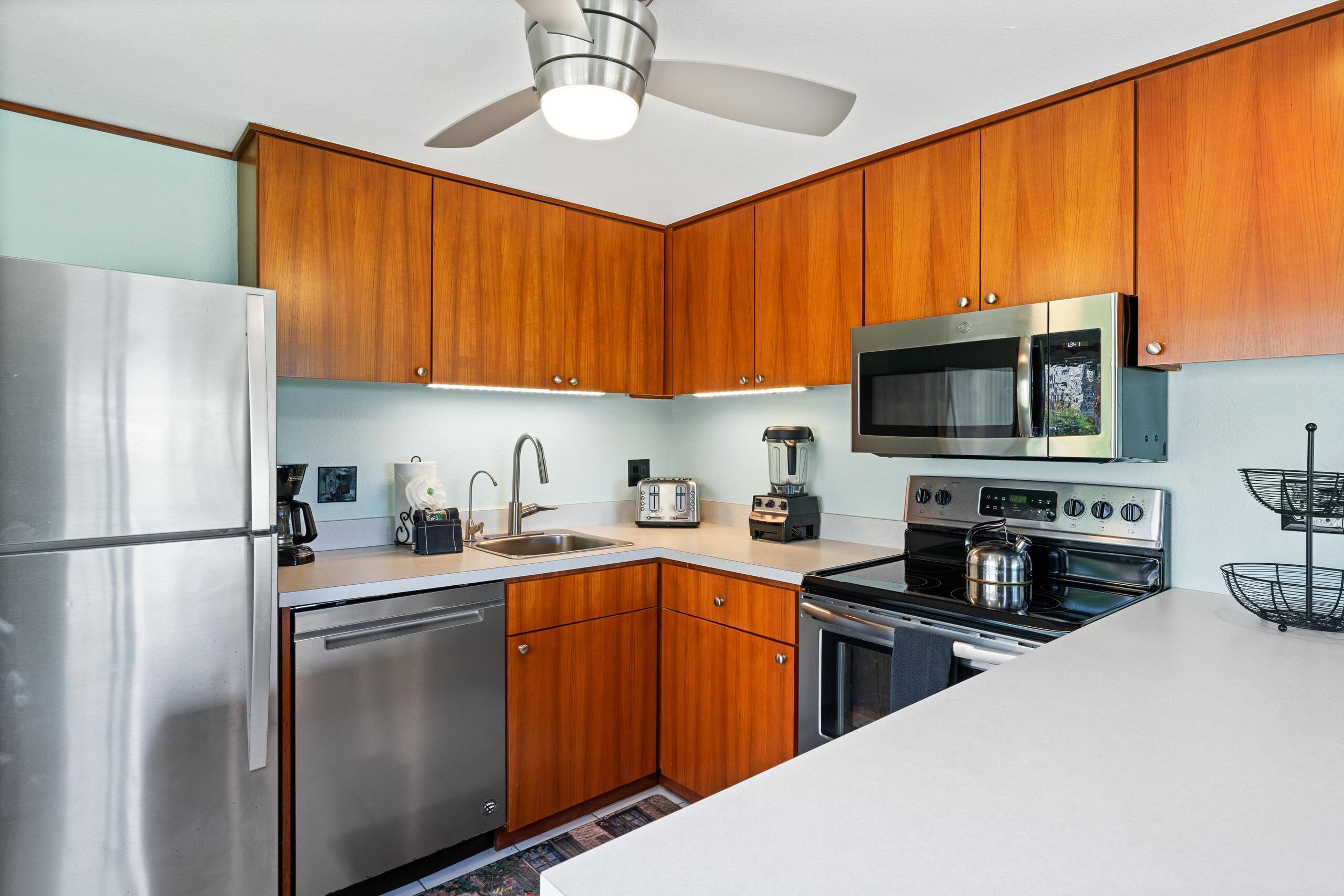 Condo in Kailua-Kona · ★4.41 · 3 bedrooms · 5 beds · 3 shared baths - Image 9