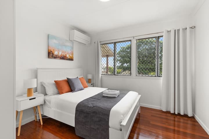 Clean and comfy bedroom (Double size bed)