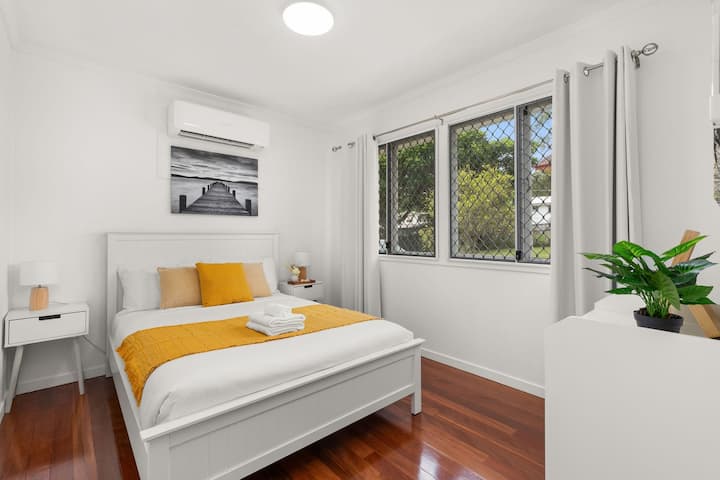 Clean and comfy bedroom (Double size bed)