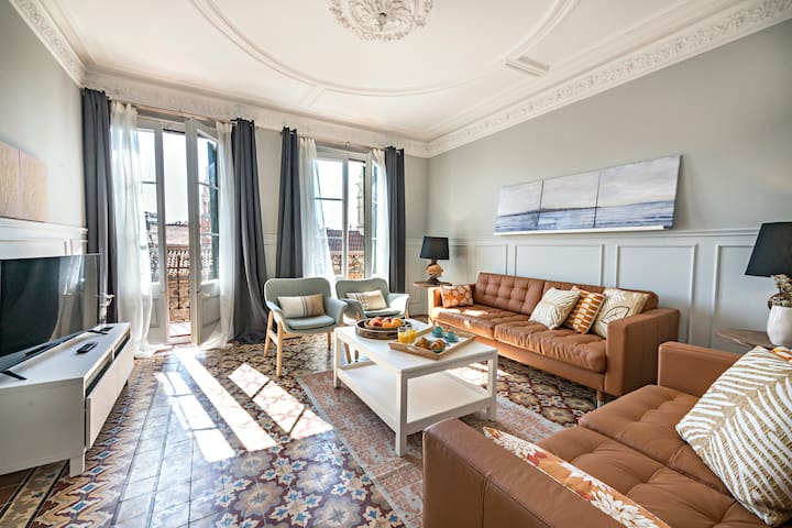 Superb new 4 bedroom apartment in Eixample area