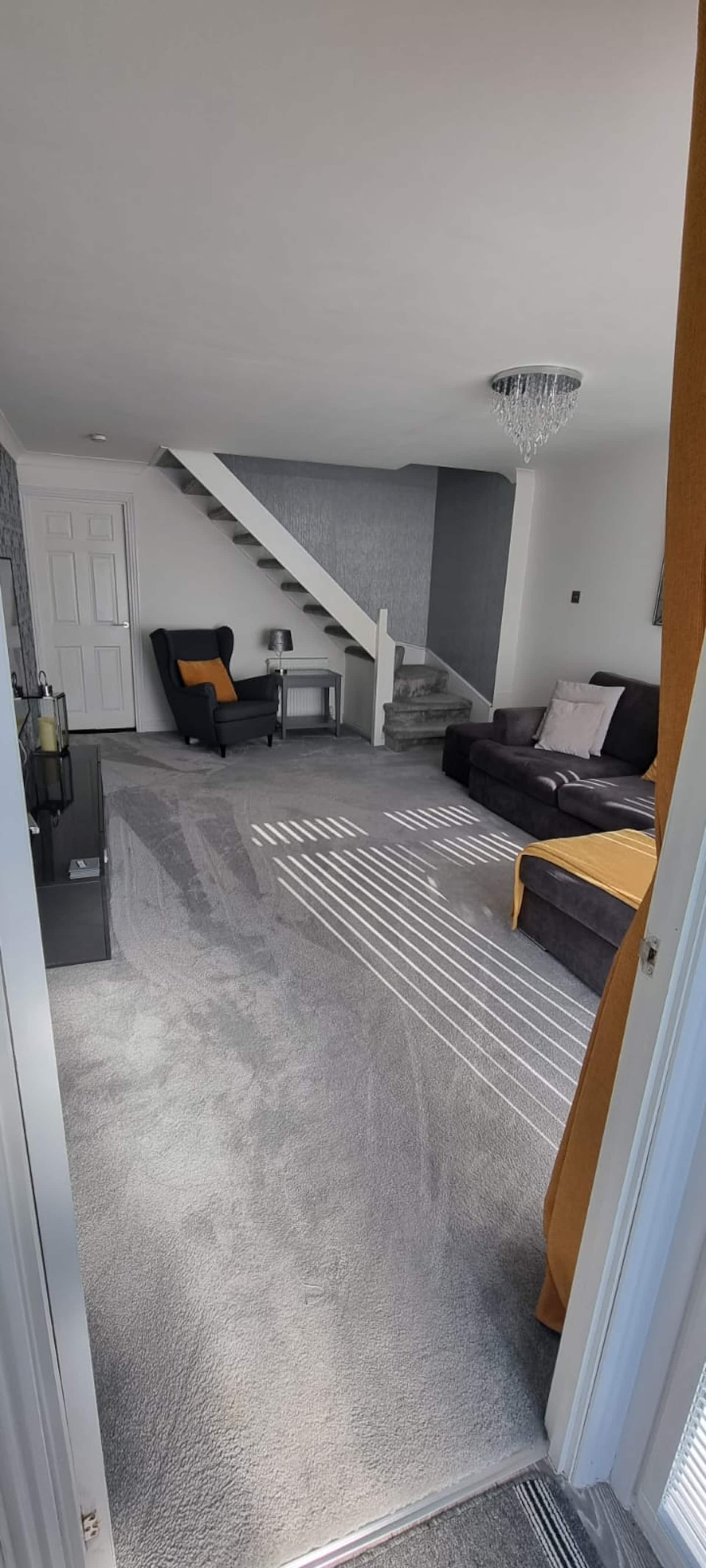 Beautiful 2 bed house close to M74 and Strathclyde Park — photo 2