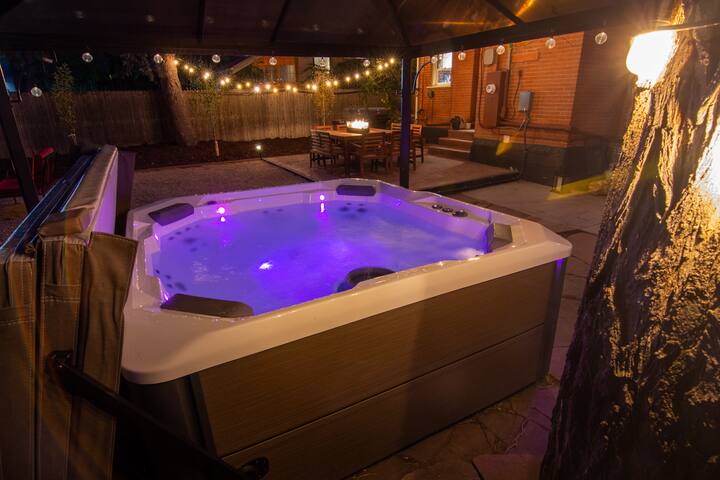 Perfect Sanctuary for 8 w Hot Tub near City Park gallery image 2