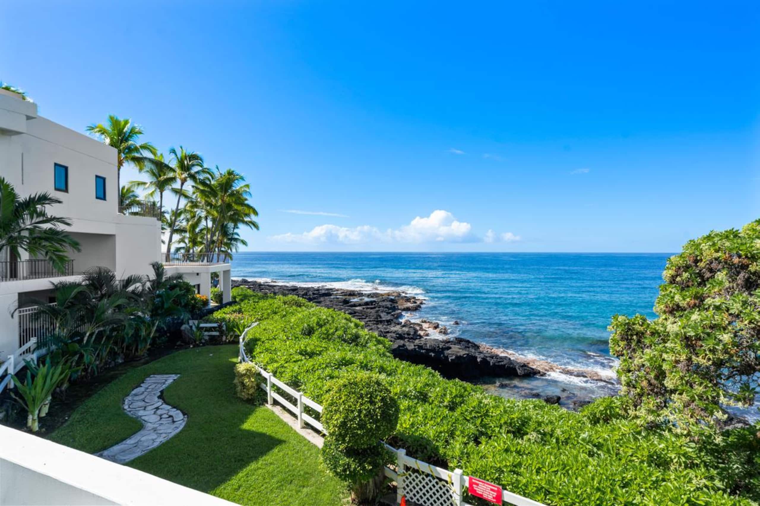 Condo in Kailua-Kona · ★4.89 · 3 bedrooms · 3 beds · 2.5 baths - Image 35