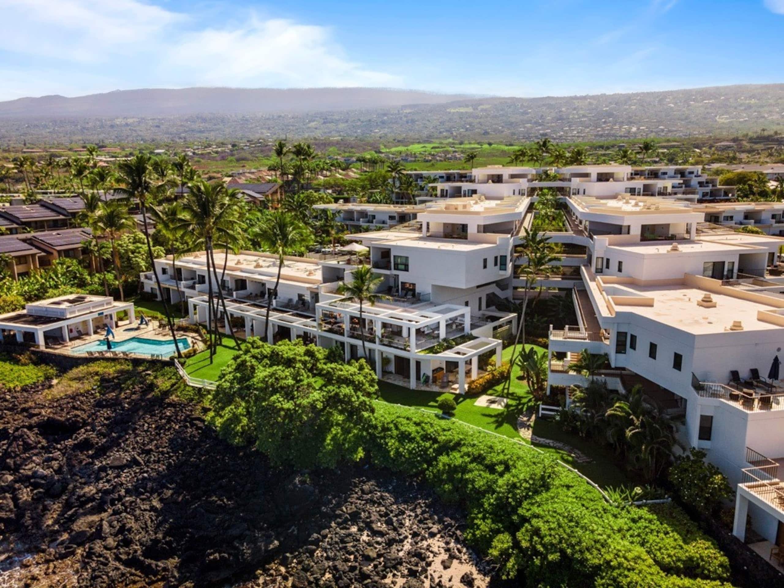 Condo in Kailua-Kona · ★4.89 · 3 bedrooms · 3 beds · 2.5 baths - Image 32
