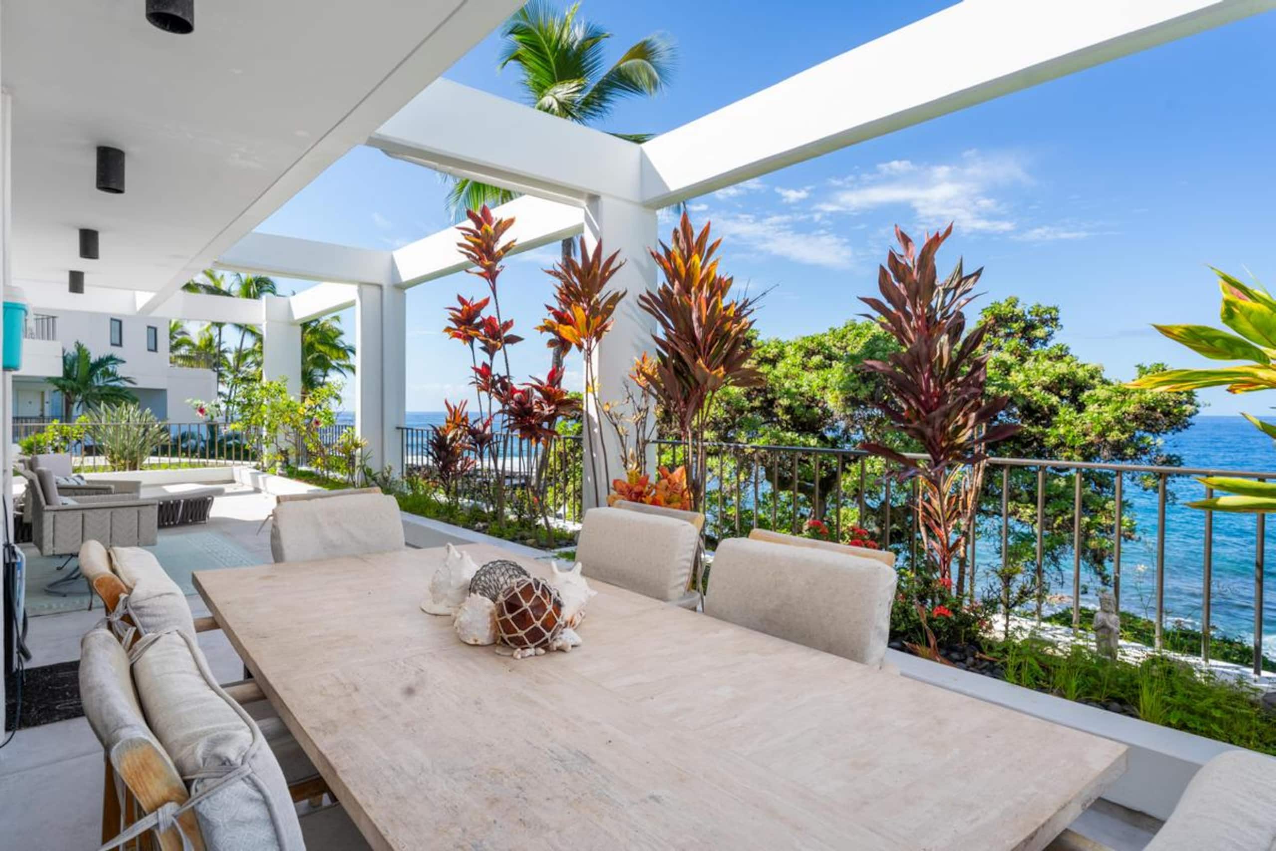 Condo in Kailua-Kona · ★4.89 · 3 bedrooms · 3 beds · 2.5 baths - Image 10