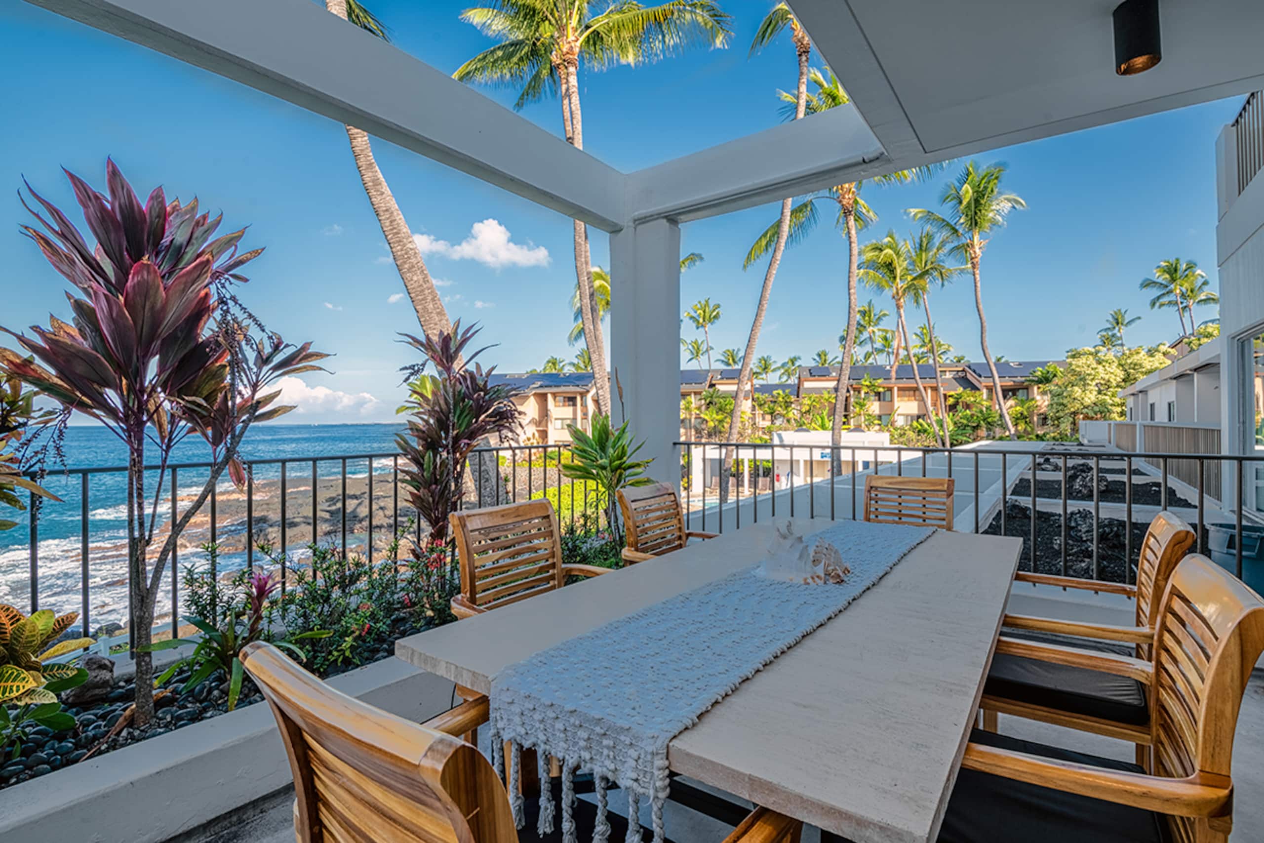 Condo in Kailua-Kona · ★4.89 · 3 bedrooms · 3 beds · 2.5 baths - Image 8
