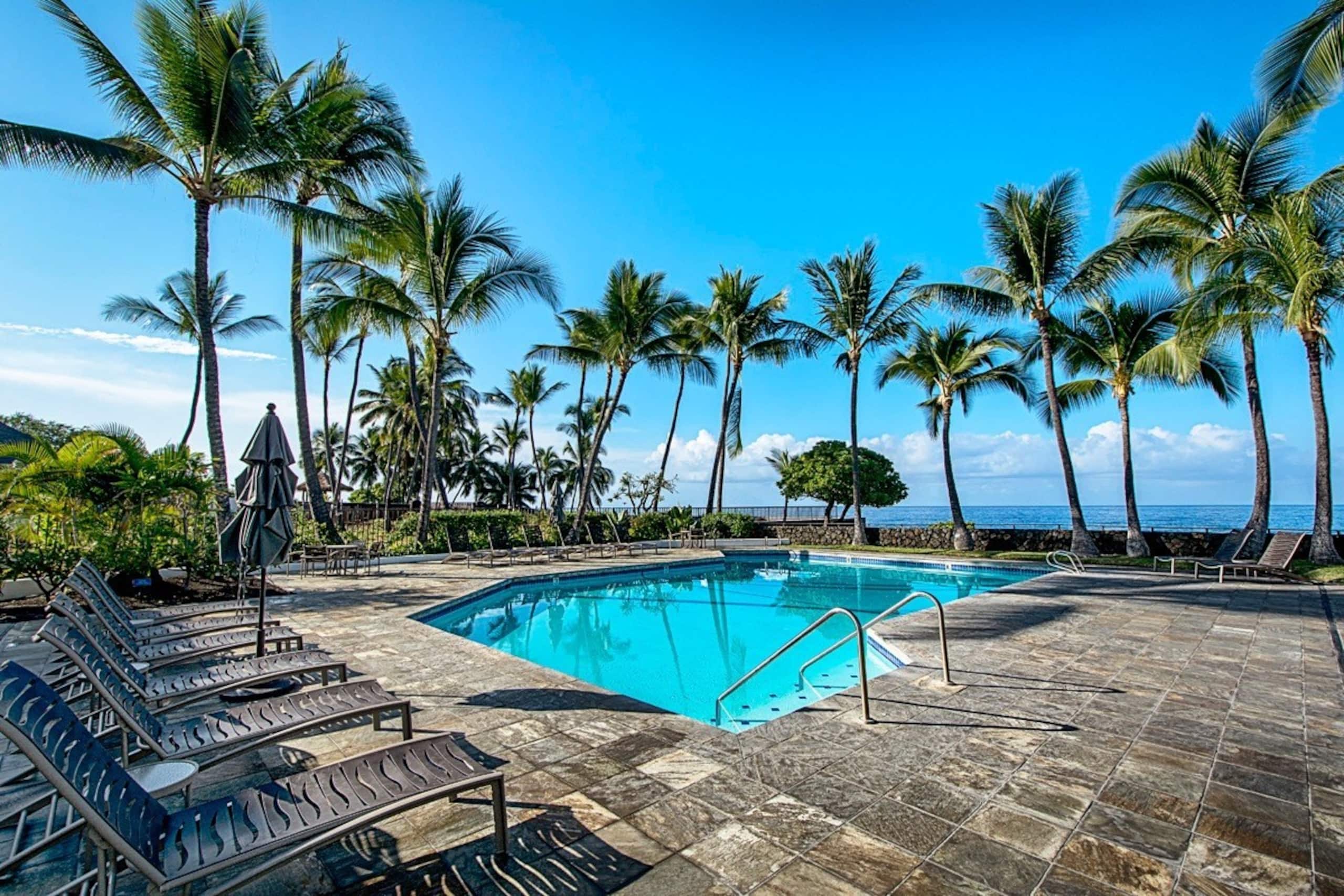 Condo in Kailua-Kona · ★4.89 · 3 bedrooms · 3 beds · 2.5 baths - Image 36