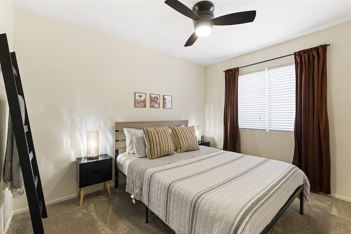 ห้องนอน 2 I เตียงควีนไซส์