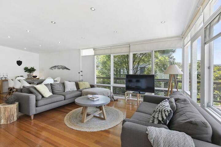 Bowerbird At Lorne gallery image 4