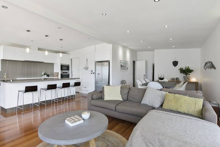 Bowerbird At Lorne gallery image 3