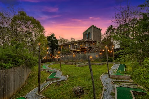 Hot Tub & Mini Golf: Mtn-View Haven in Kodak!