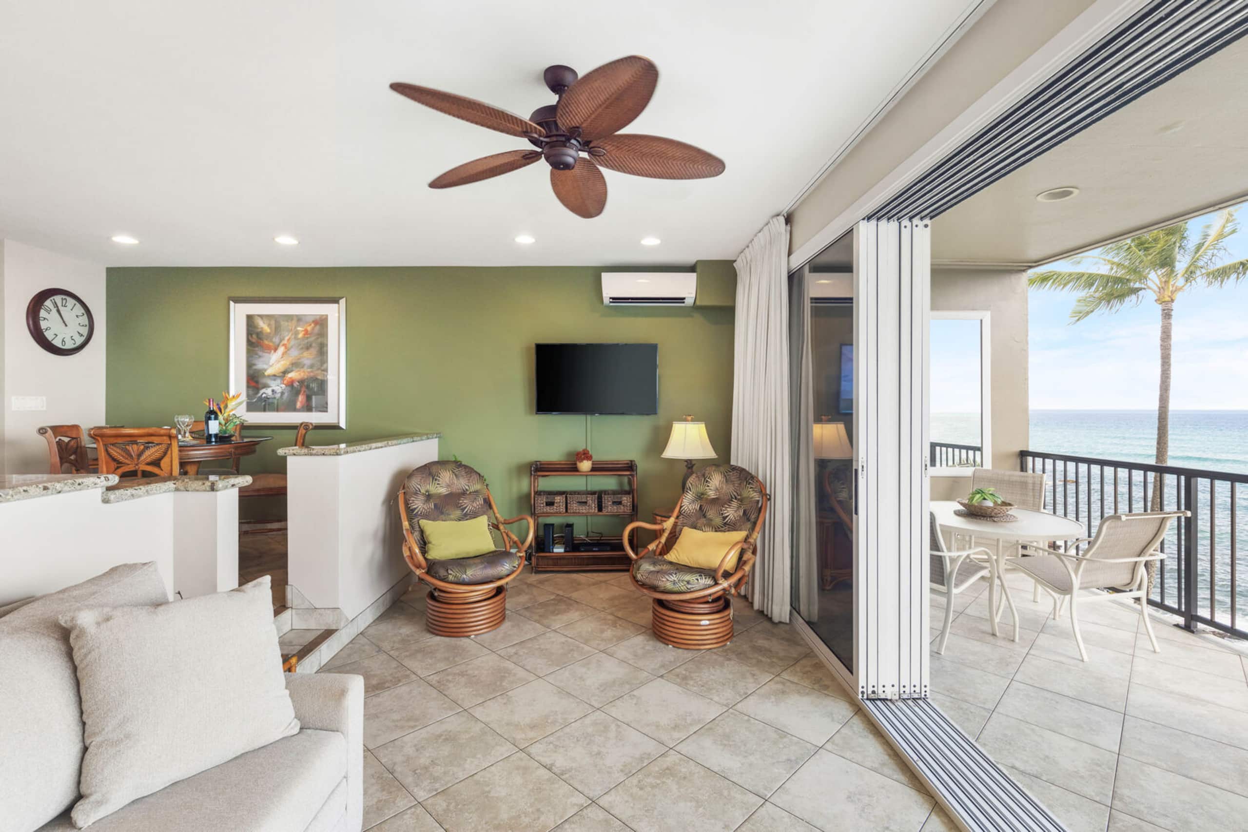 Condo in Lahaina · ★4.87 · 2 bedrooms · 4 beds · 2 private baths - Image 8