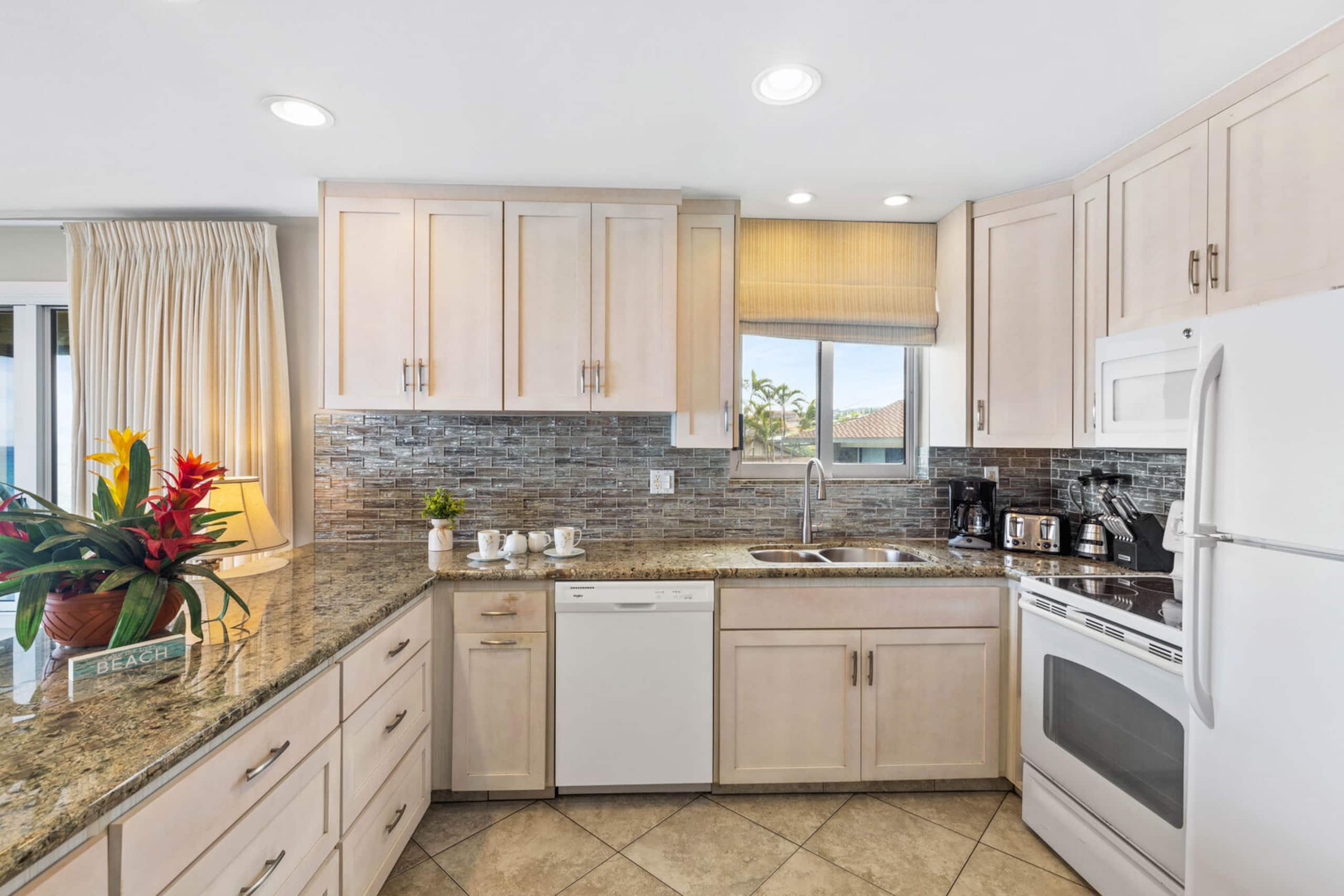Condo in Lahaina · ★4.87 · 2 bedrooms · 4 beds · 2 private baths - Image 14