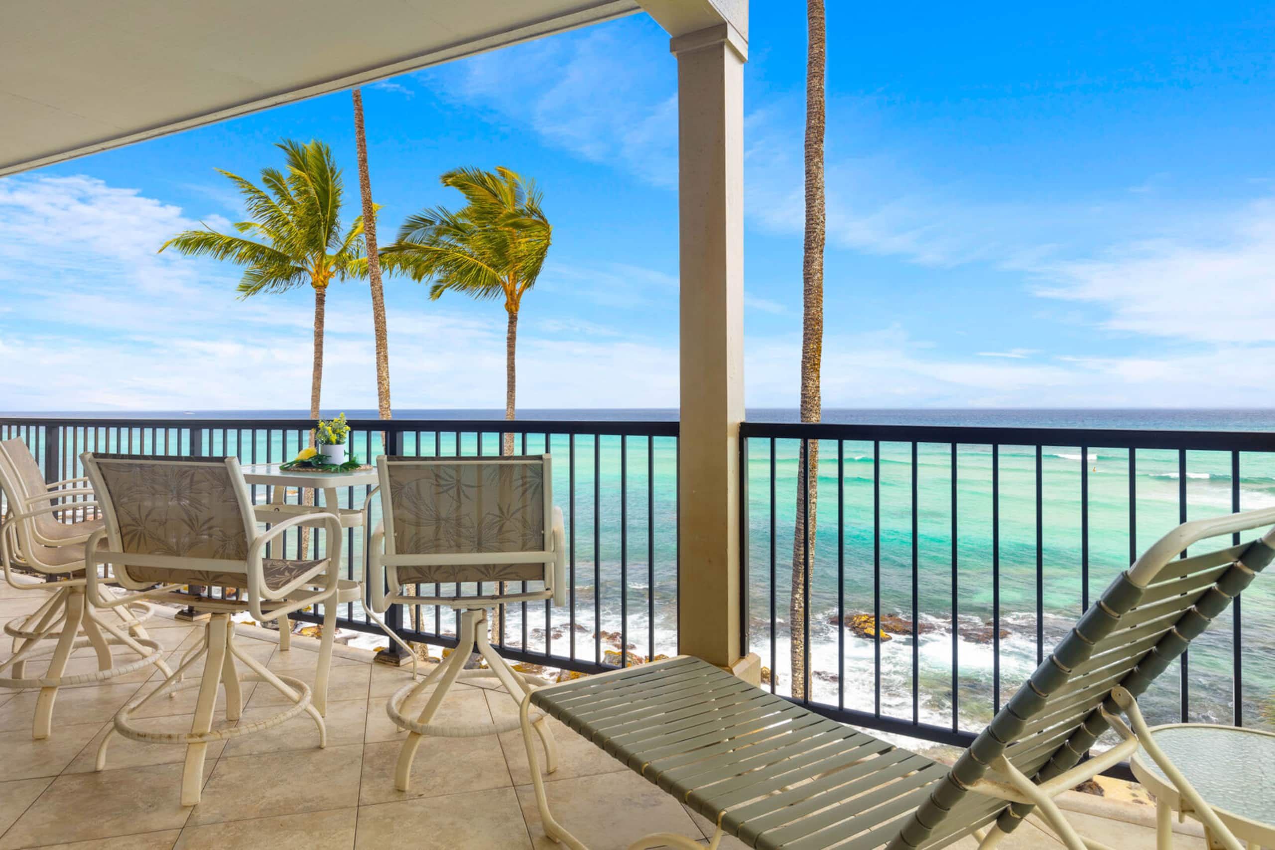 Condo in Lahaina · ★4.87 · 2 bedrooms · 4 beds · 2 private baths - Image 4
